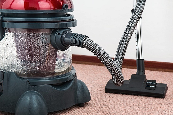 how to use a car vacuum cleaner