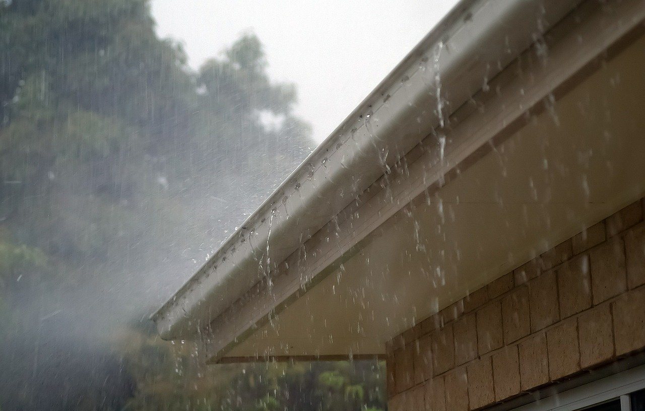 How to Keep Your Gutters from Freezing in the Winter